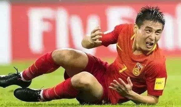 沃特福德锋线集体哑火,大黄蜂进攻乏力难破密集防守
